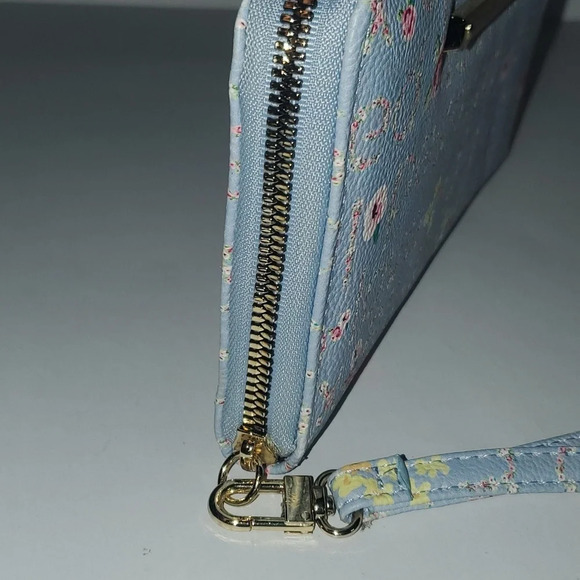 BETSEY JOHNSON BLUE FLORAL WALLET/WRISTLET NWOT - Picture 4 of 11
